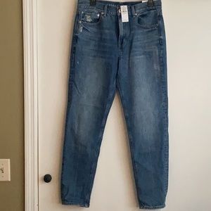 American Eagle Women’s boyfriend jeans